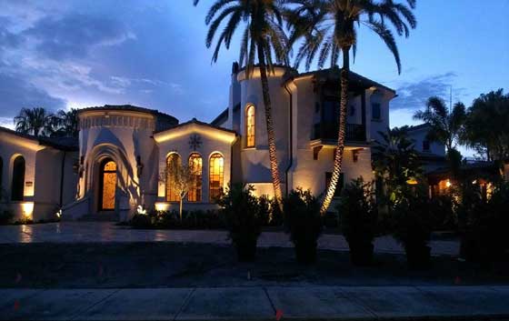 Orlando landscape lighting installation on front of home